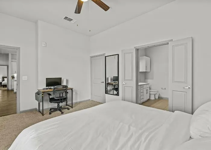 Austin Luxury 2Br 2B With Pool & Free Parking