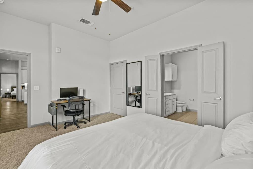 Luxury 2br 2b With Pool & Free Parking Apartment *
