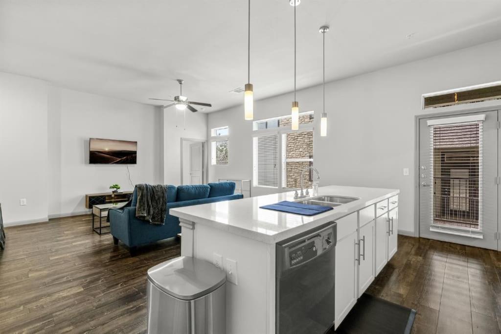 Luxury 2br 2b With Pool & Free Parking Apartamento Austin