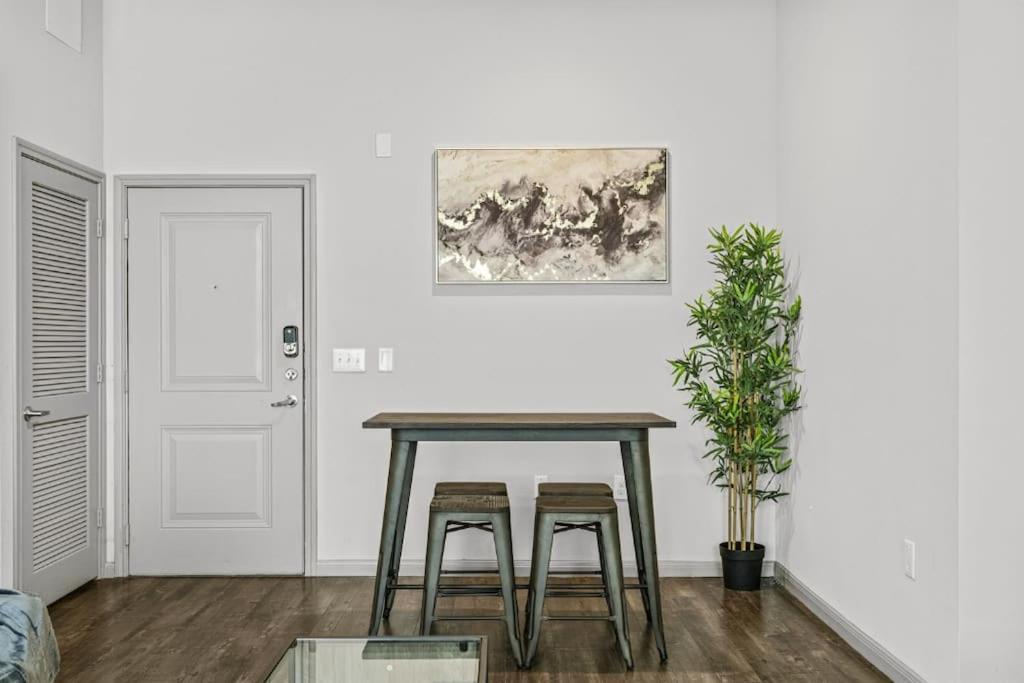 Apartment Luxury 2br 2b With Pool & Free Parking