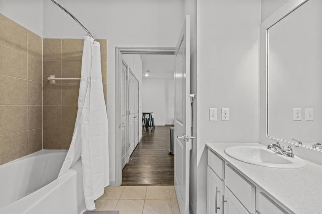 Luxury 2br 2b With Pool & Free Parking Apartamento *